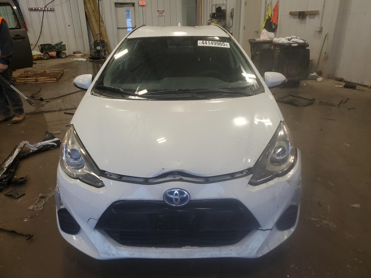 2016 TOYOTA PRIUS C - Image 5