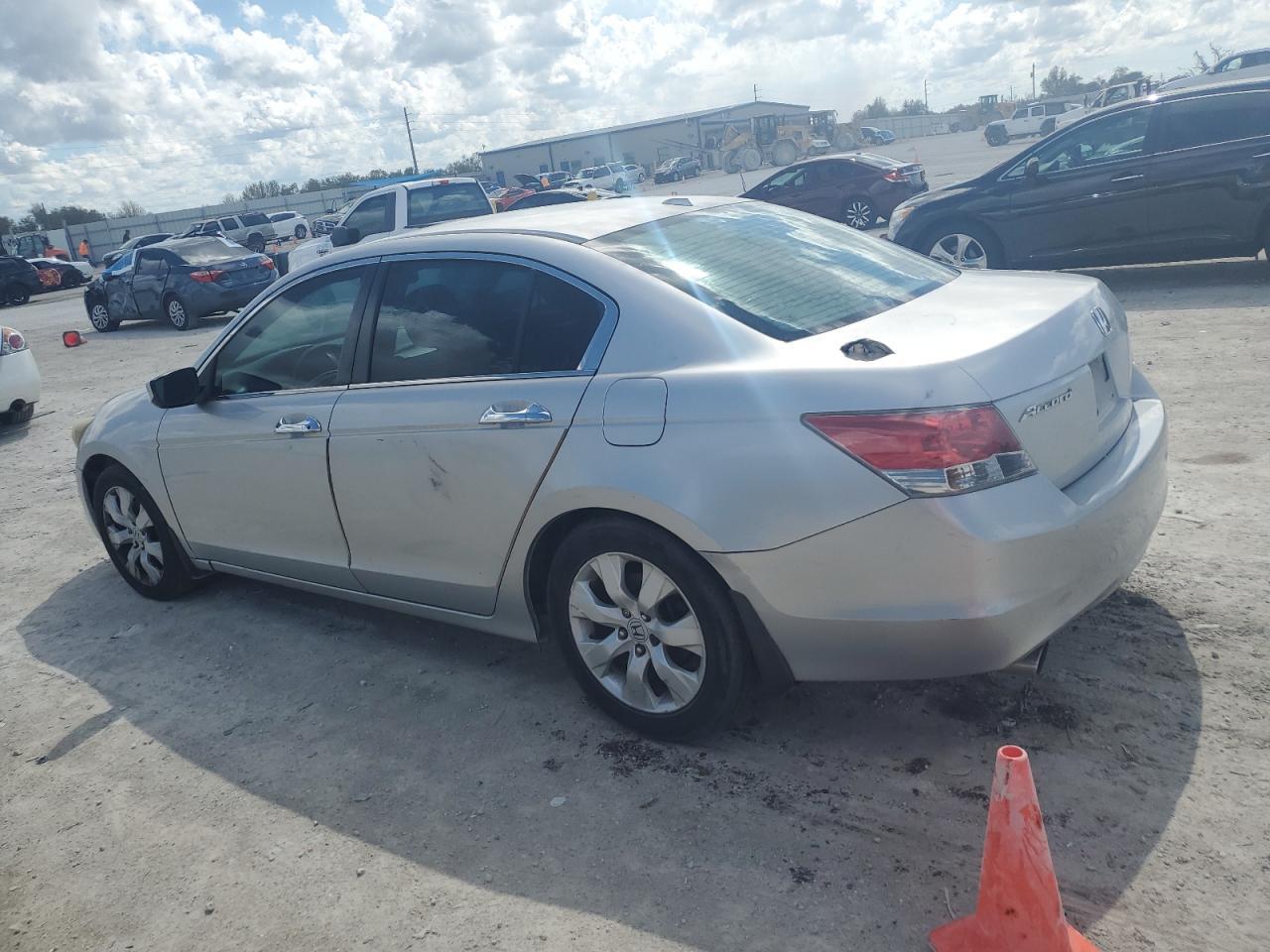 2010 HONDA ACCORD EXL - Image 2
