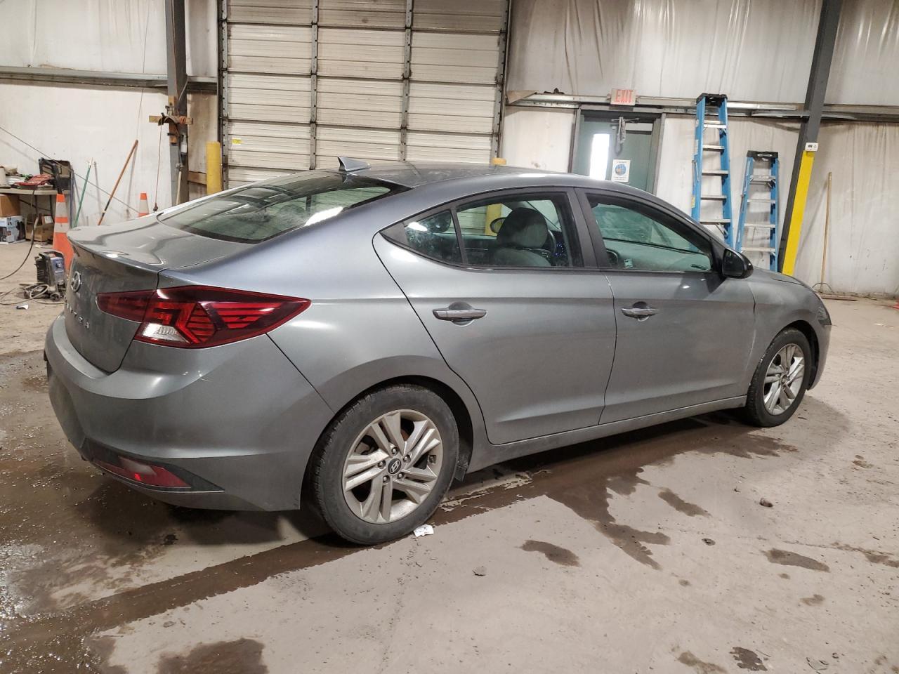 2019 HYUNDAI ELANTRA SE - Фото 3