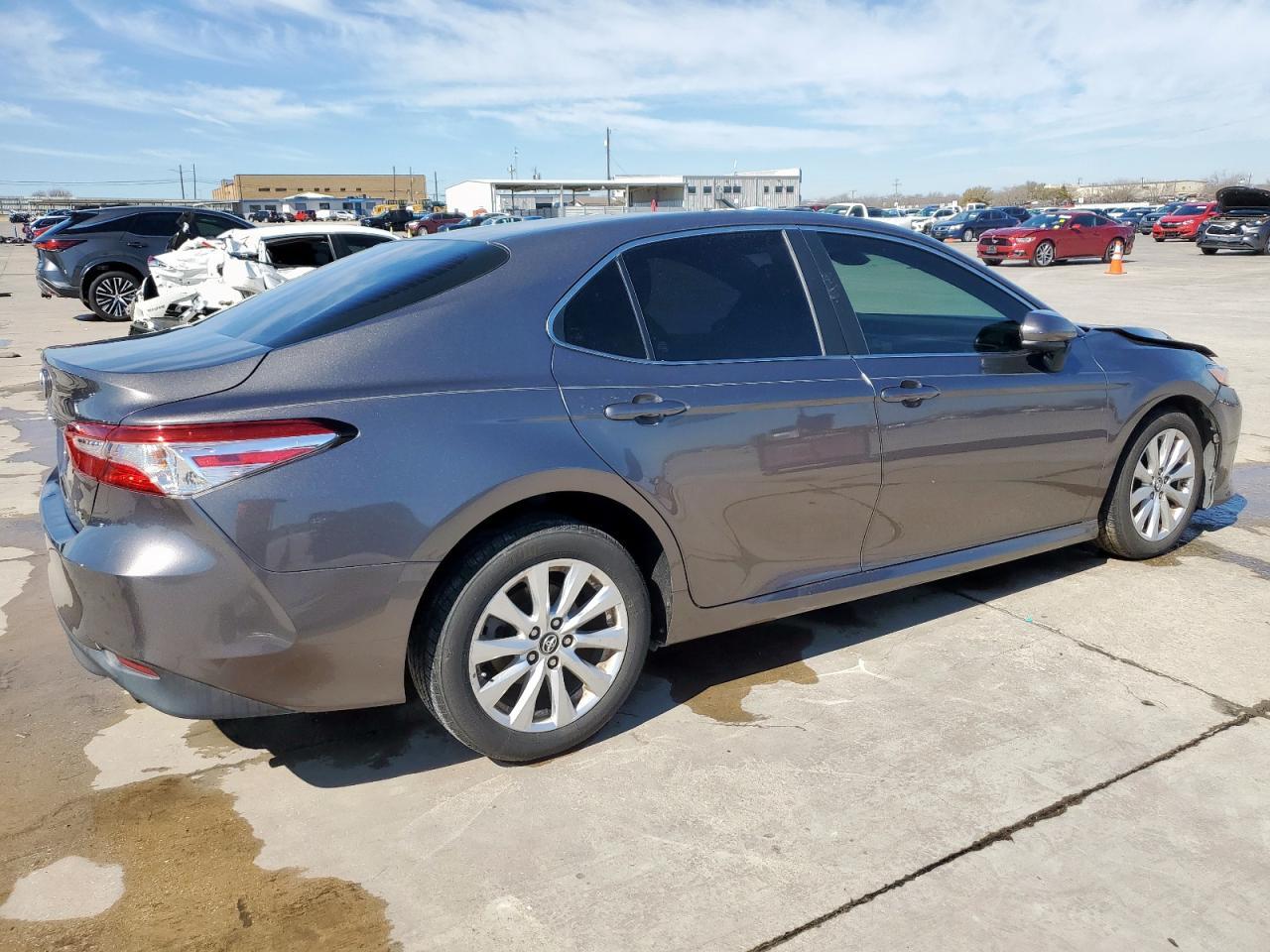 2018 TOYOTA CAMRY L - Фото 3