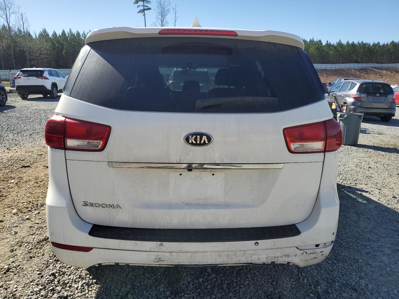 2017 KIA SEDONA LX - Фото 6