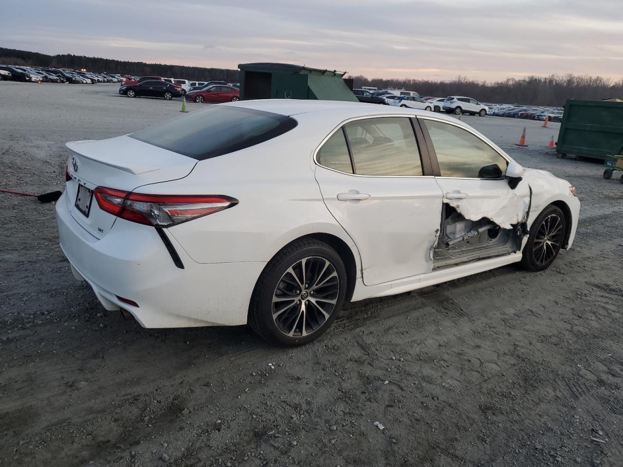 2018 TOYOTA CAMRY L - Фото 3