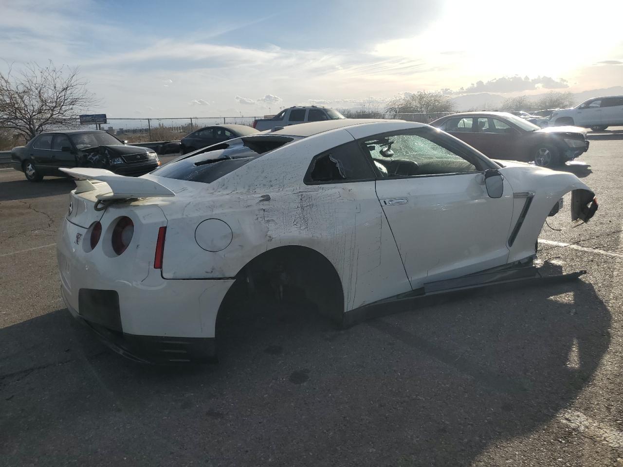 2013 NISSAN GT-R PREMI - Фото 3