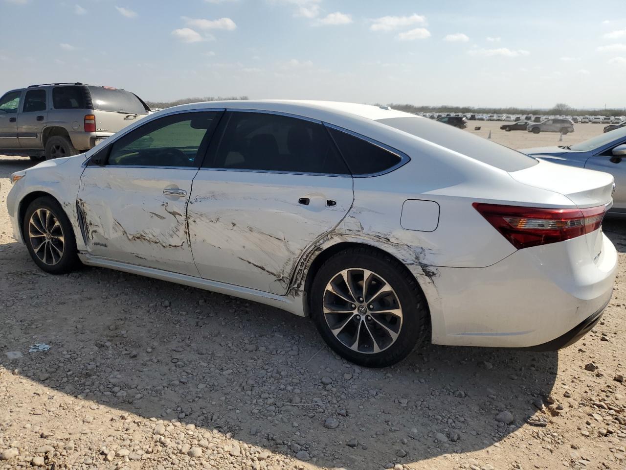 2016 TOYOTA AVALON HYB - Image 2