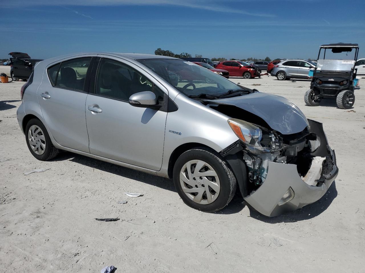 2015 TOYOTA PRIUS C - Image 4