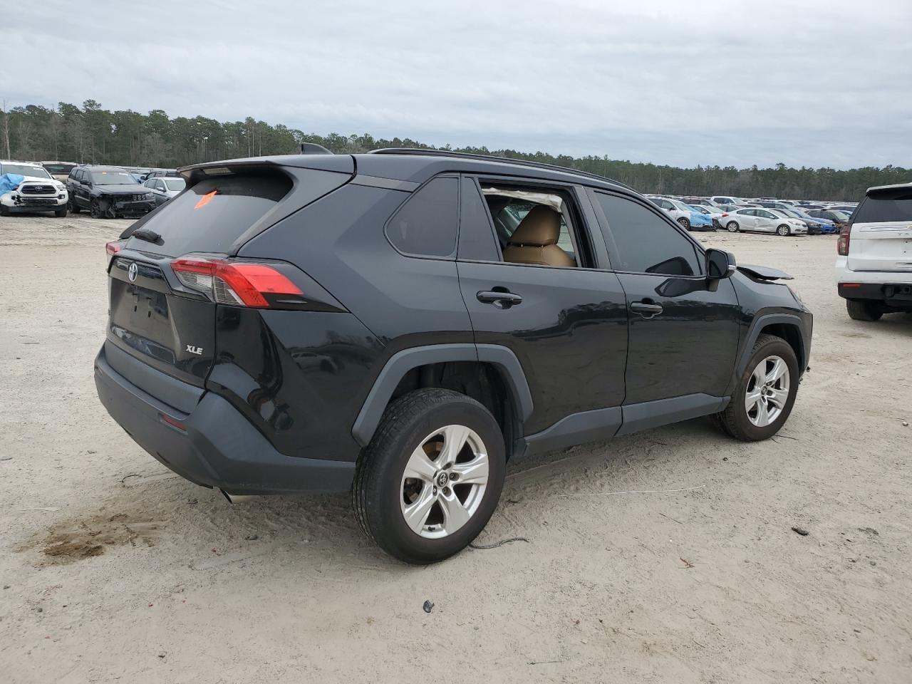 2020 TOYOTA RAV4 XLE - Фото 3