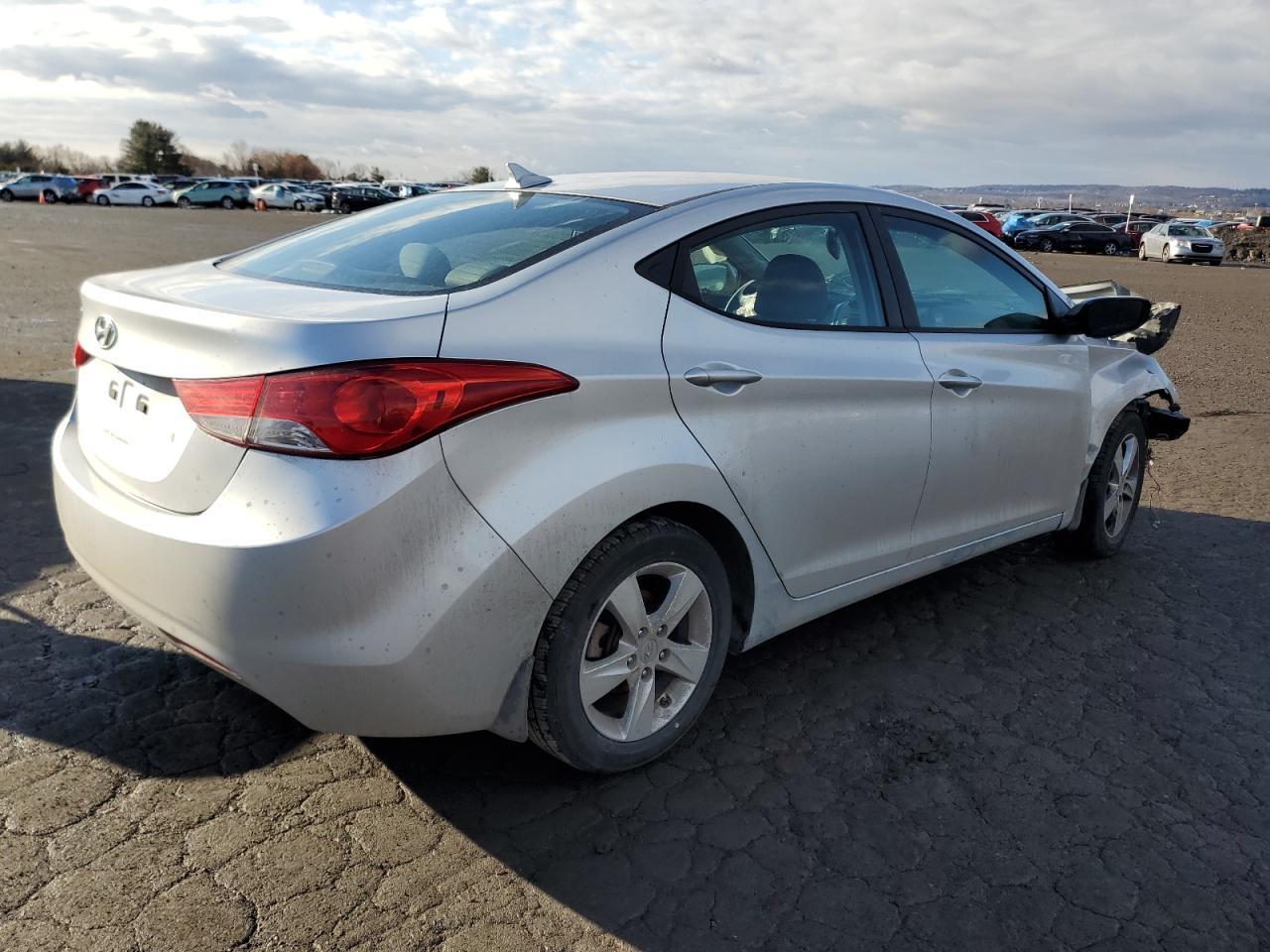 2013 HYUNDAI ELANTRA GL - Image 3