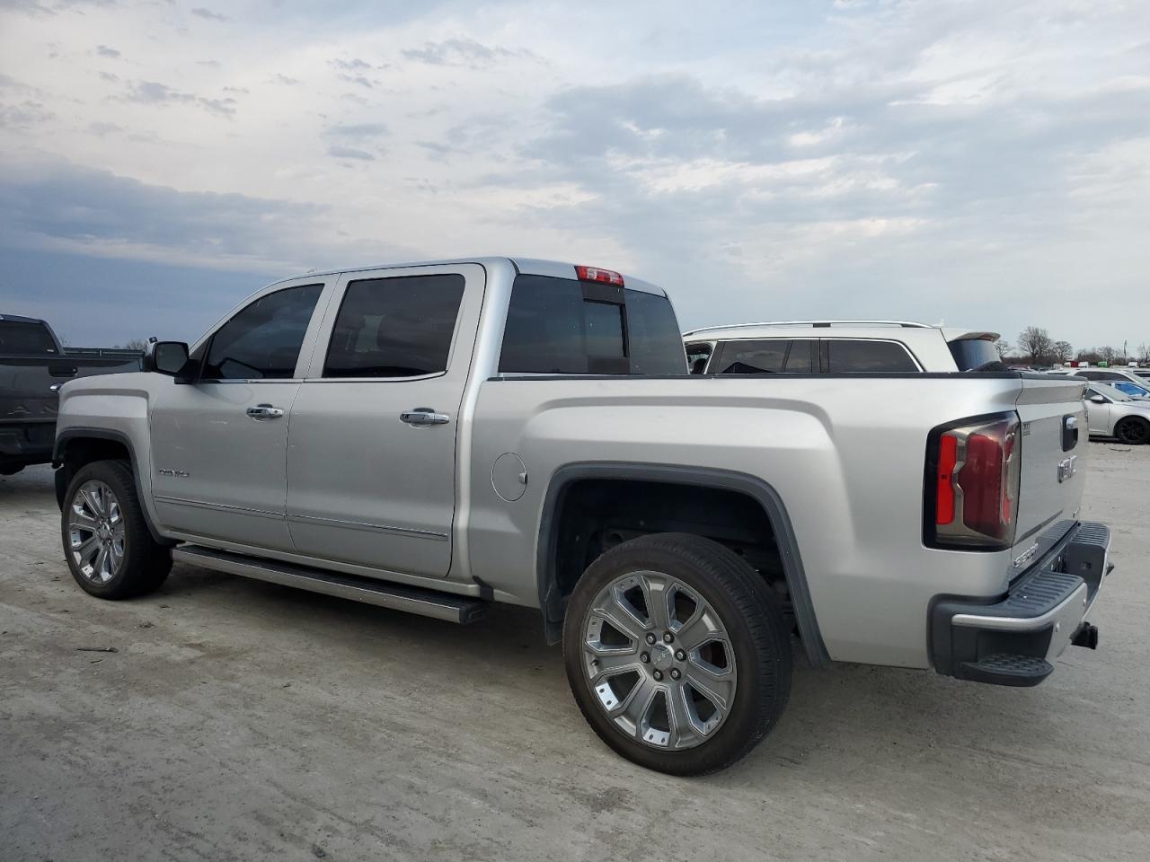 2018 GMC SIERRA K15 - Image 2