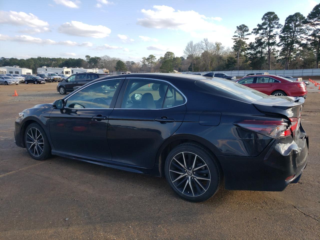 2021 TOYOTA CAMRY SE - Фото 2