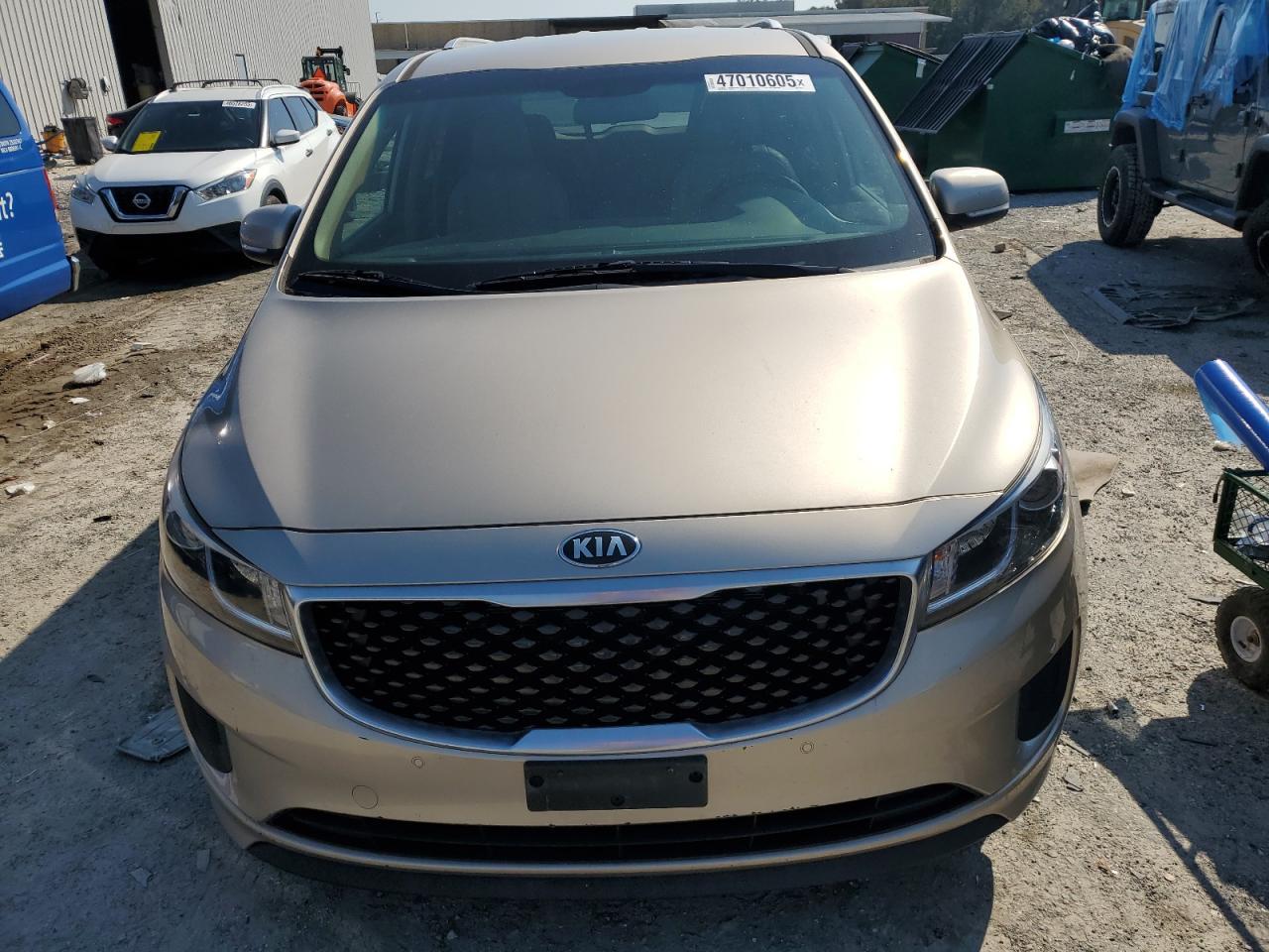 2017 KIA SEDONA LX - Image 5