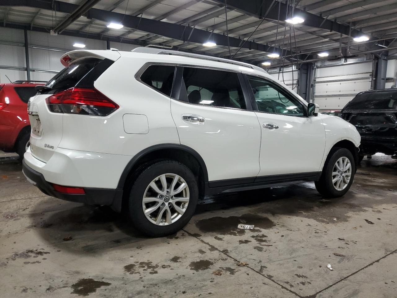 2017 NISSAN ROGUE SV - Фото 3