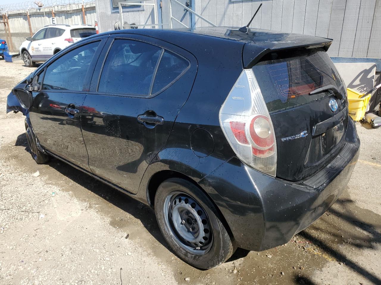 2013 TOYOTA PRIUS C - Image 2