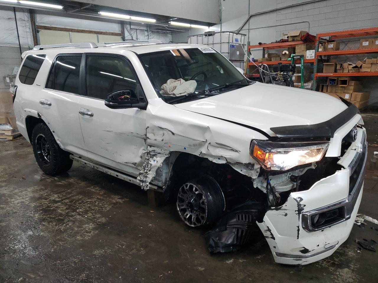 2019 TOYOTA 4RUNNER SR - Image 4