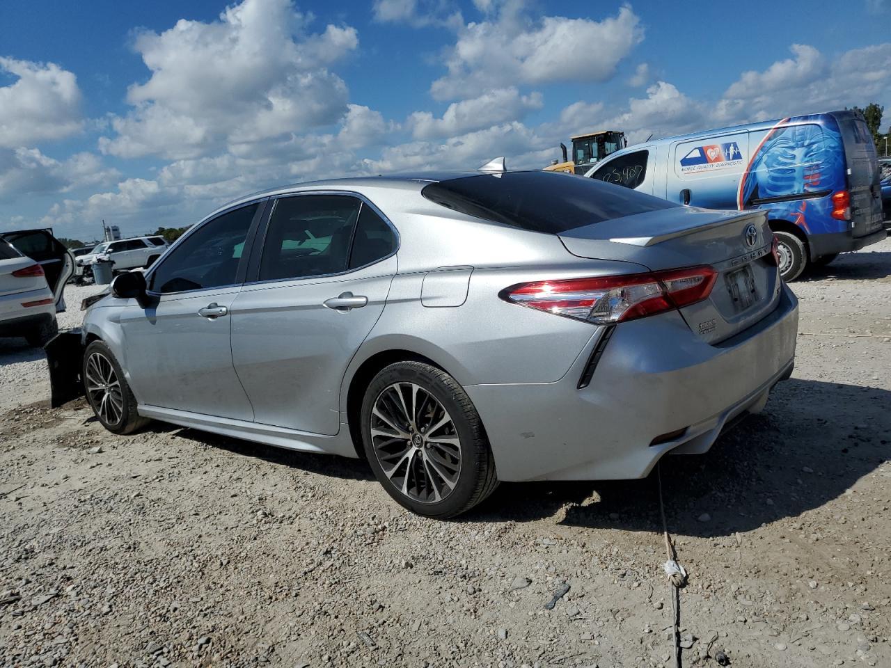 2020 TOYOTA CAMRY SE - Image 2