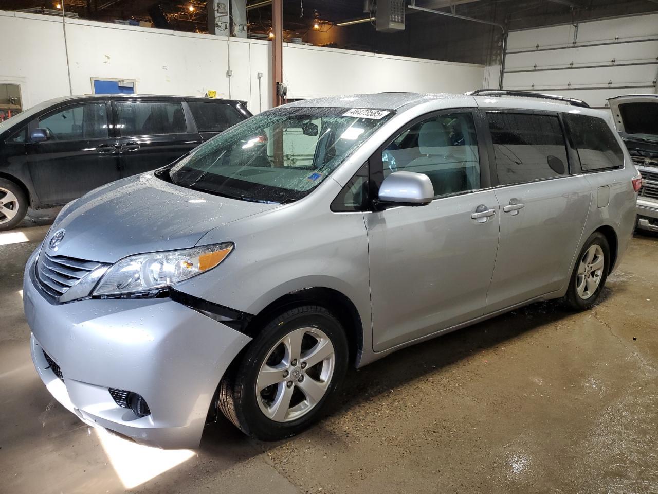 2015 TOYOTA SIENNA LE