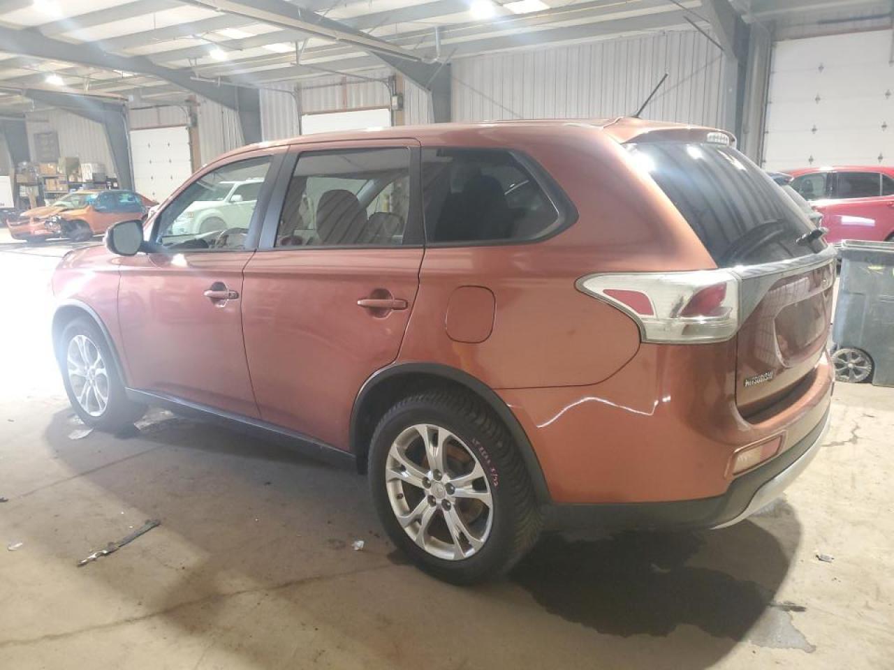 2015 MITSUBISHI OUTLANDER - Фото 2