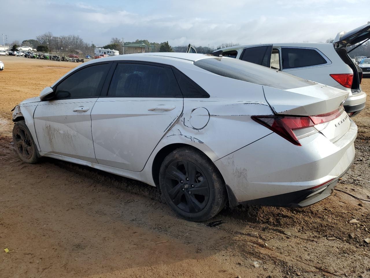 2022 HYUNDAI ELANTRA SE - Фото 2