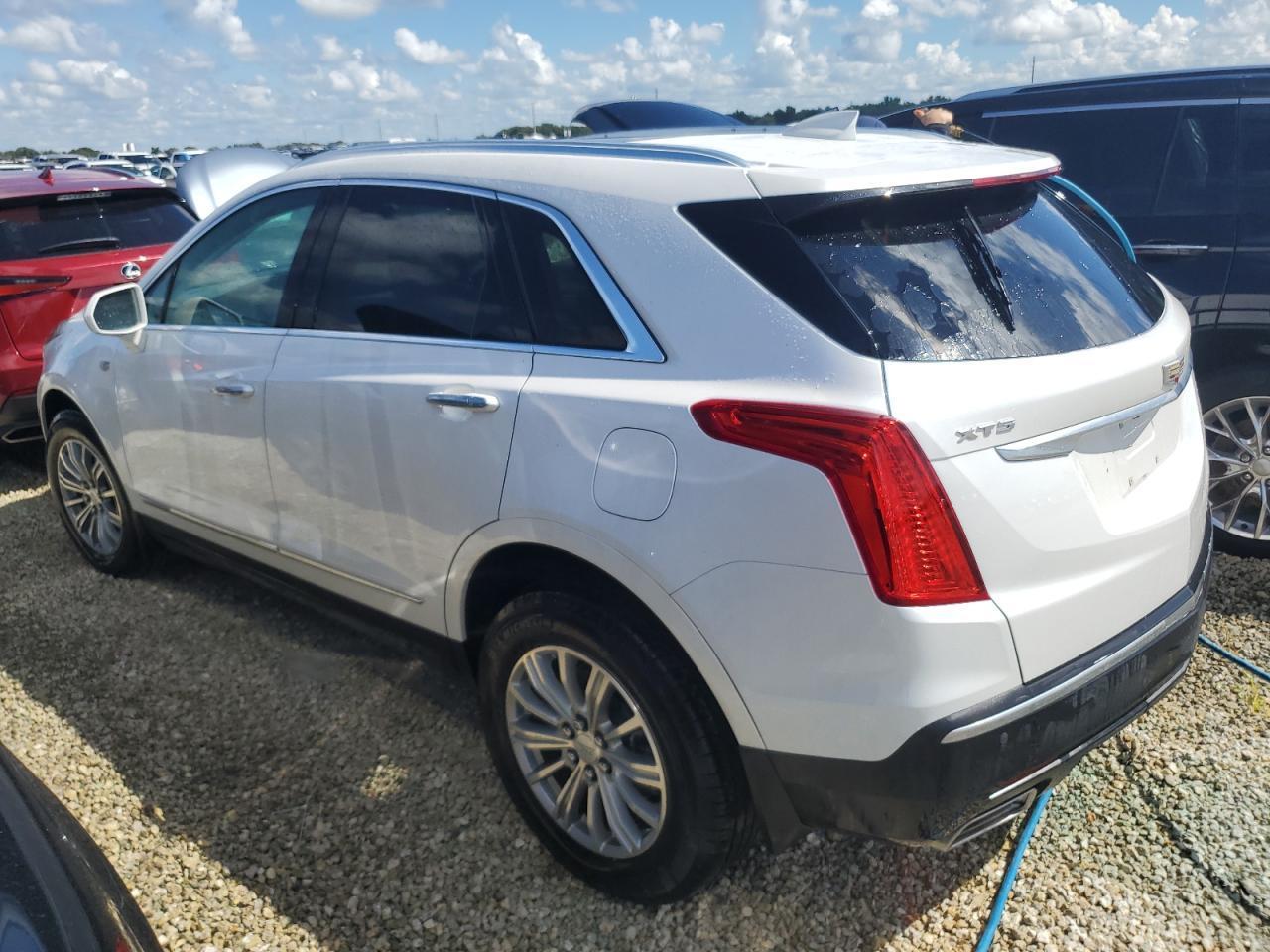 2019 CADILLAC XT5 LUXURY - Image 2