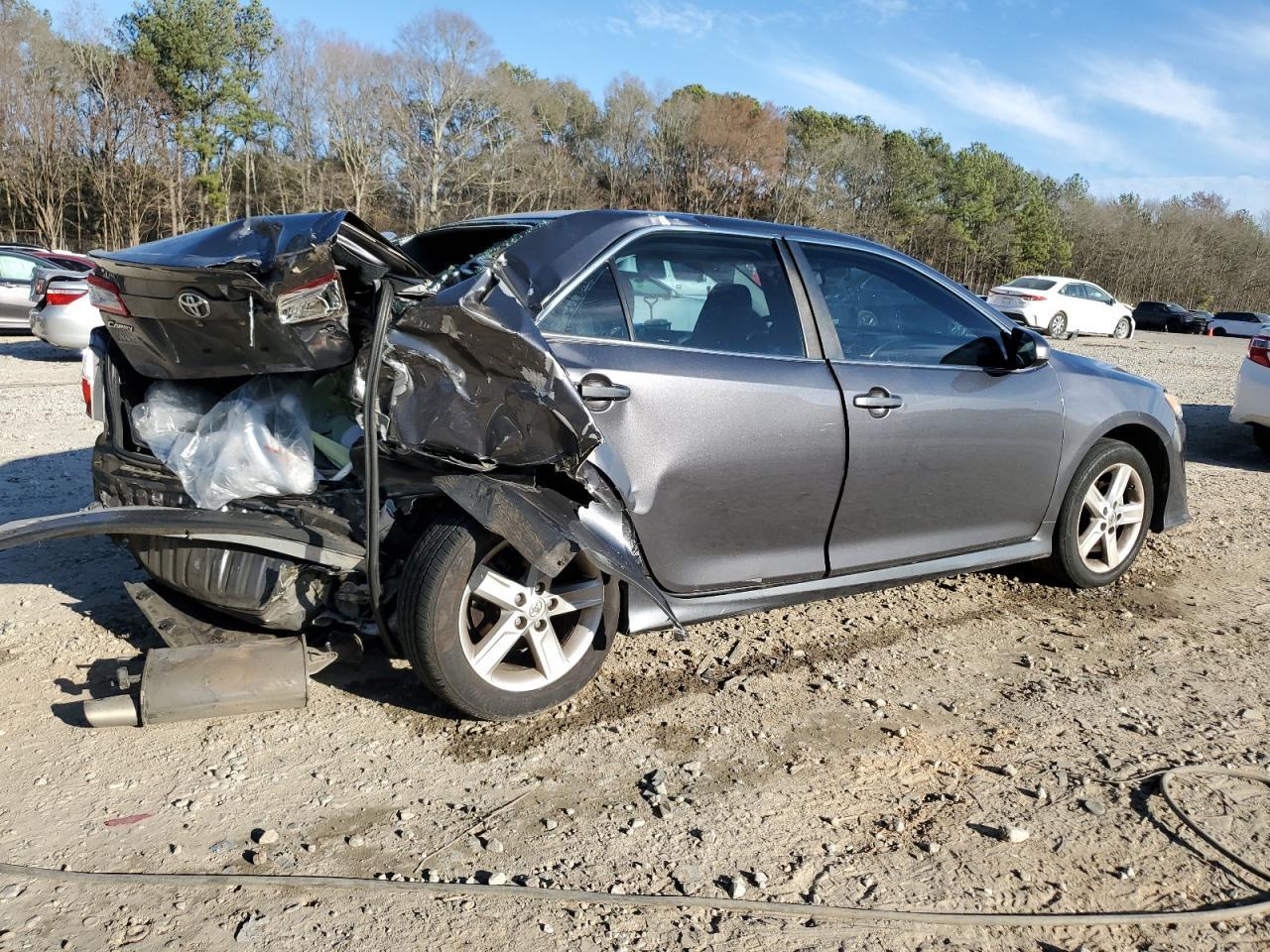 2014 TOYOTA CAMRY L - Фото 3