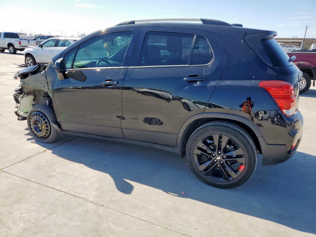 2021 CHEVROLET TRAX 1LT - Image 2