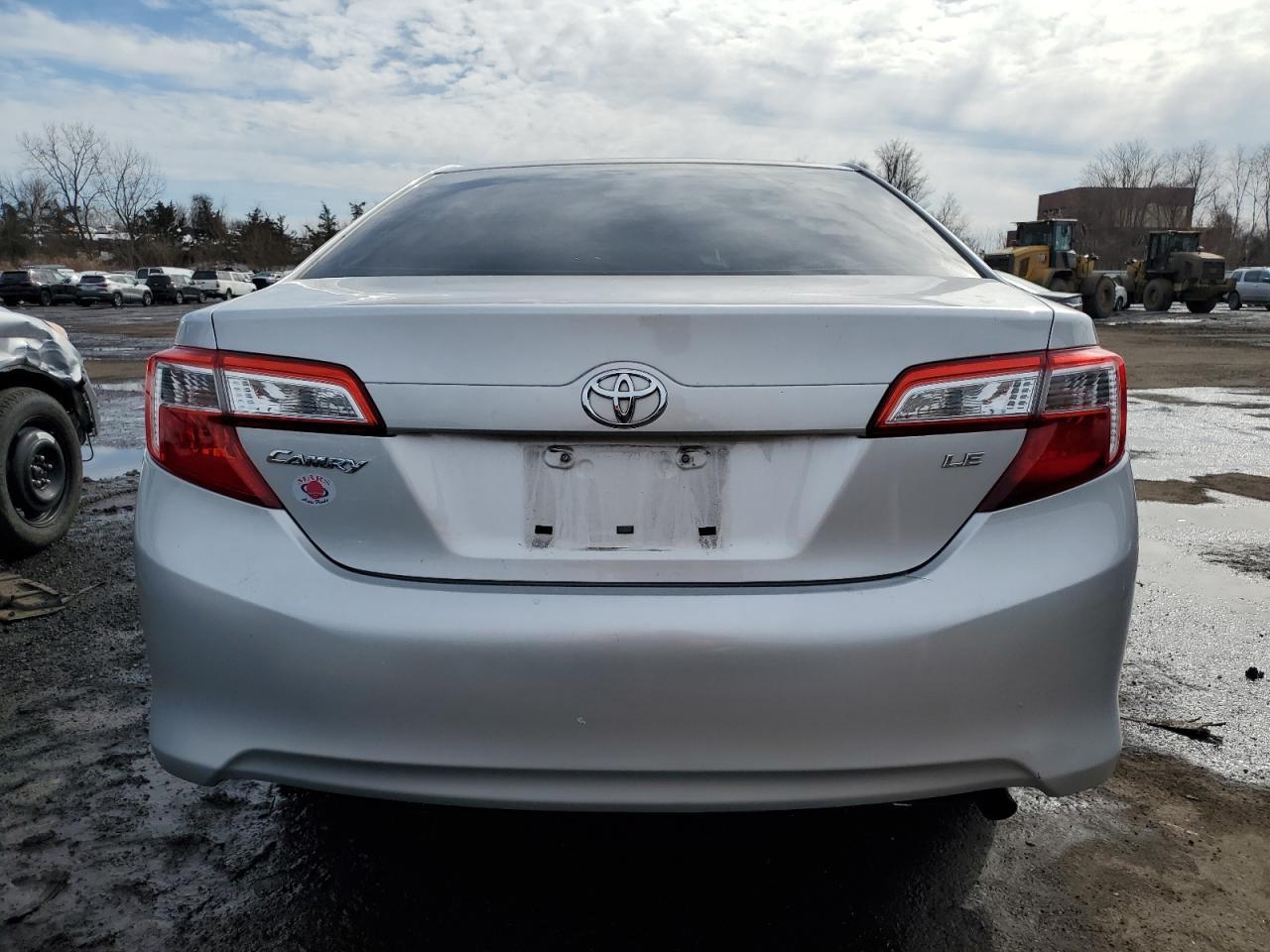2014 TOYOTA CAMRY L - Image 6