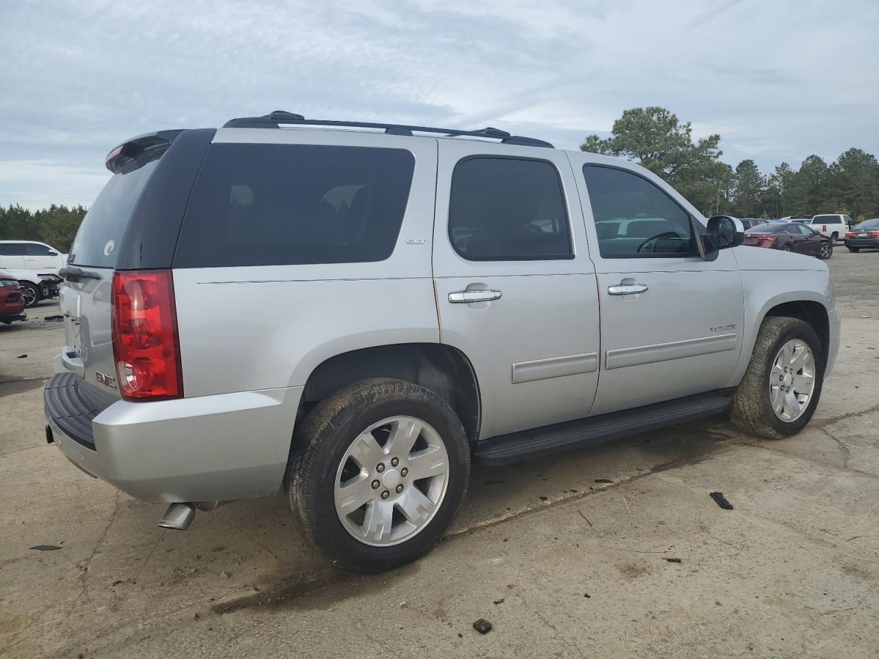 2012 GMC YUKON SLT - Image 3