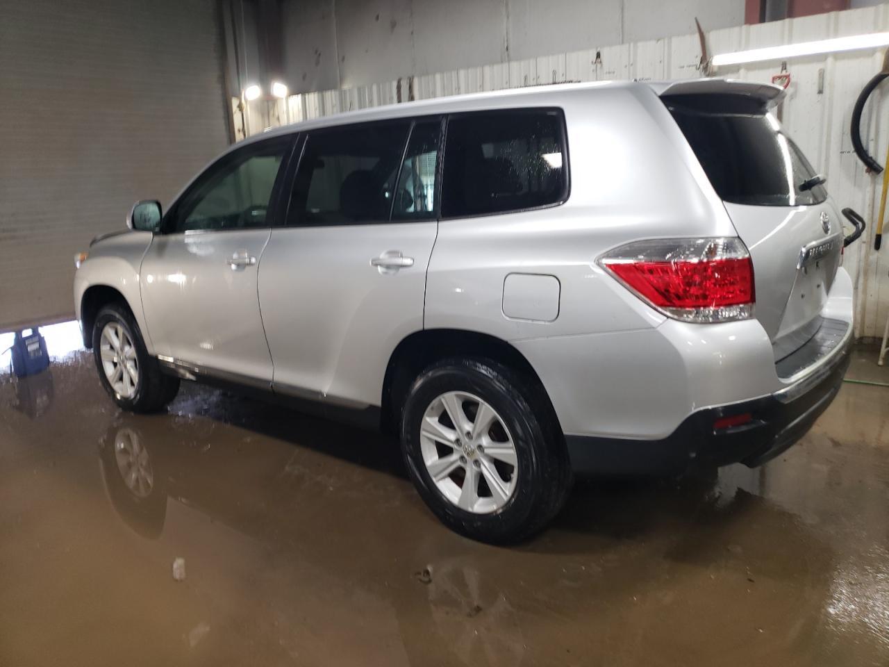 2012 TOYOTA HIGHLANDER - Image 2