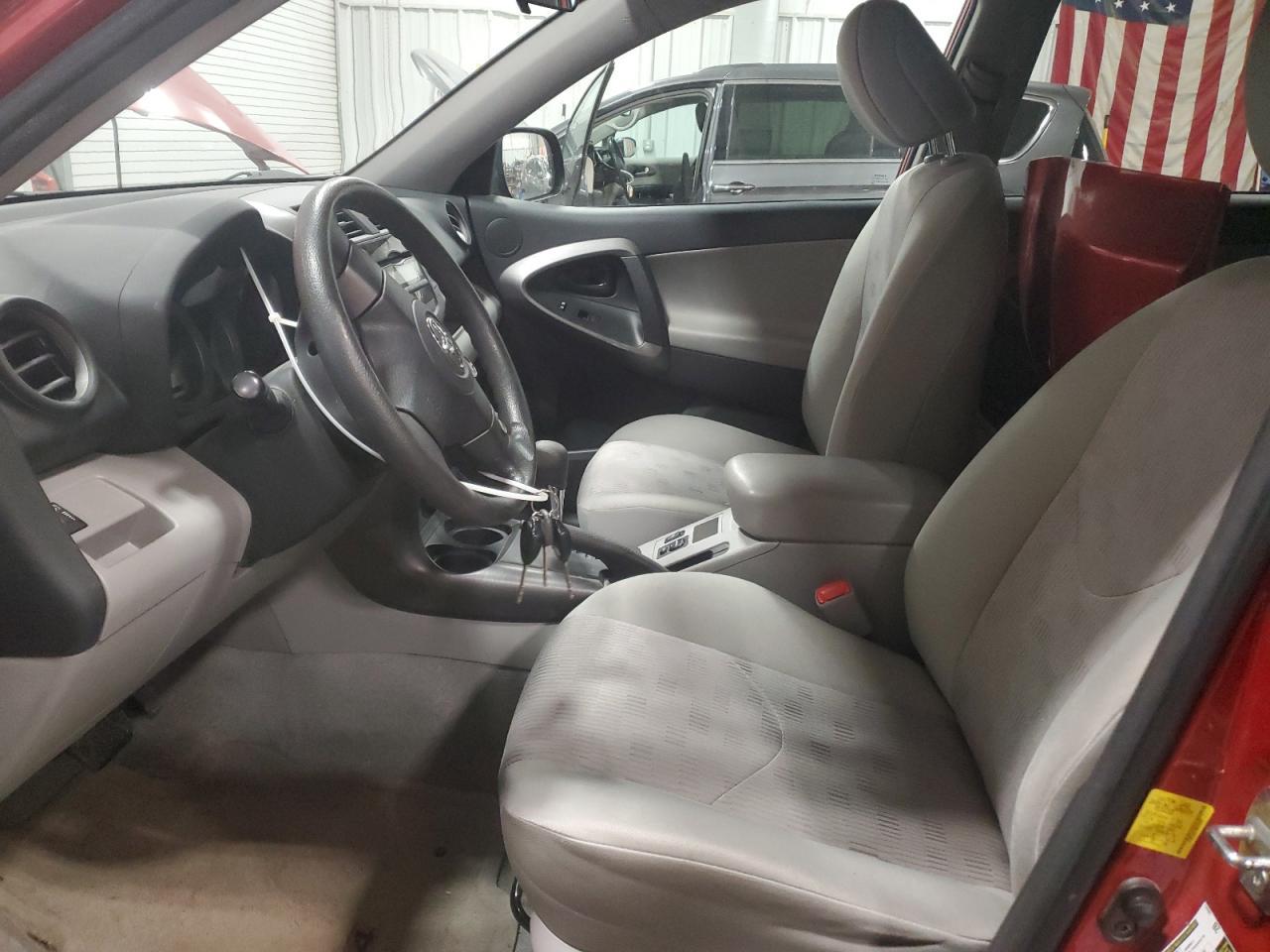2011 TOYOTA RAV4 - Фото 7