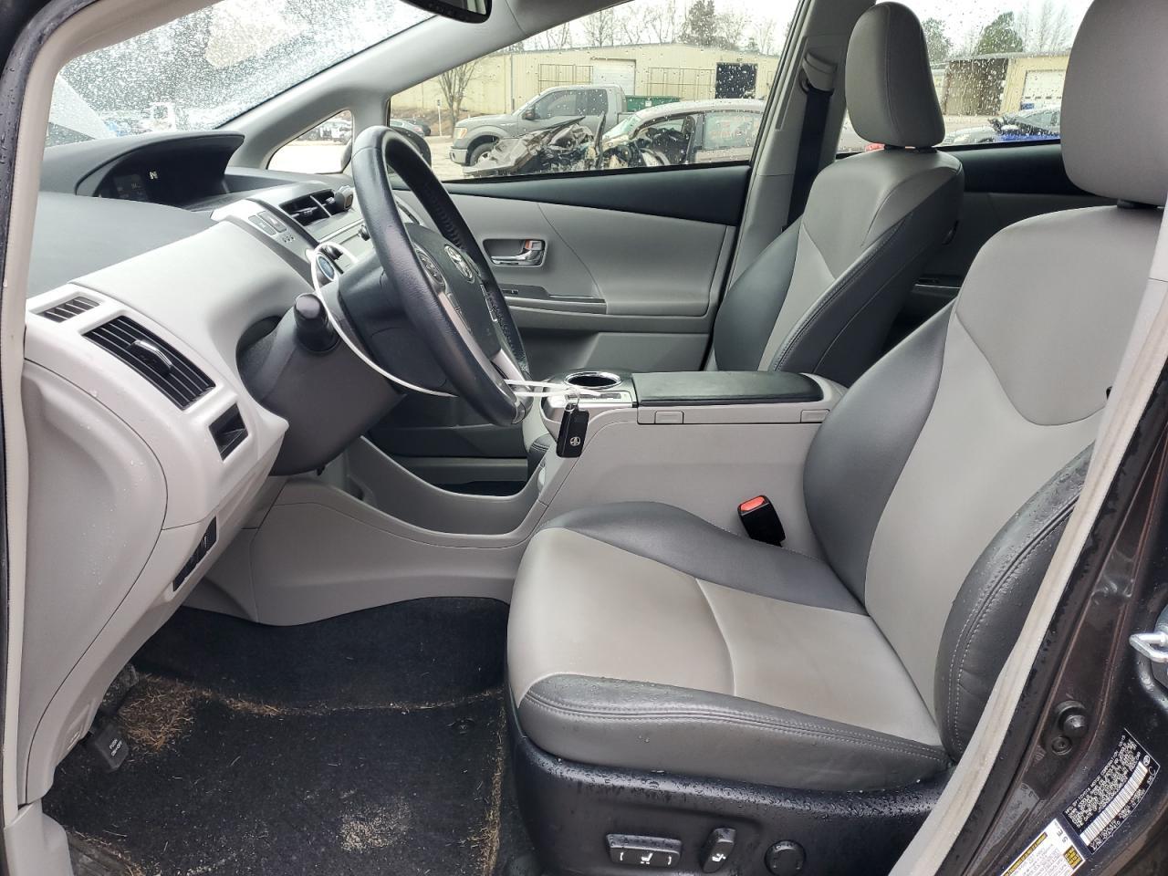 2016 TOYOTA PRIUS V - Image 7