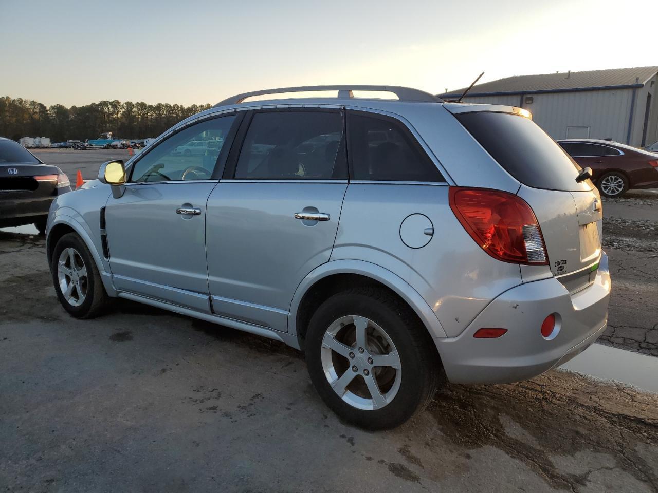 2014 CHEVROLET CAPTIVA LT - Image 2