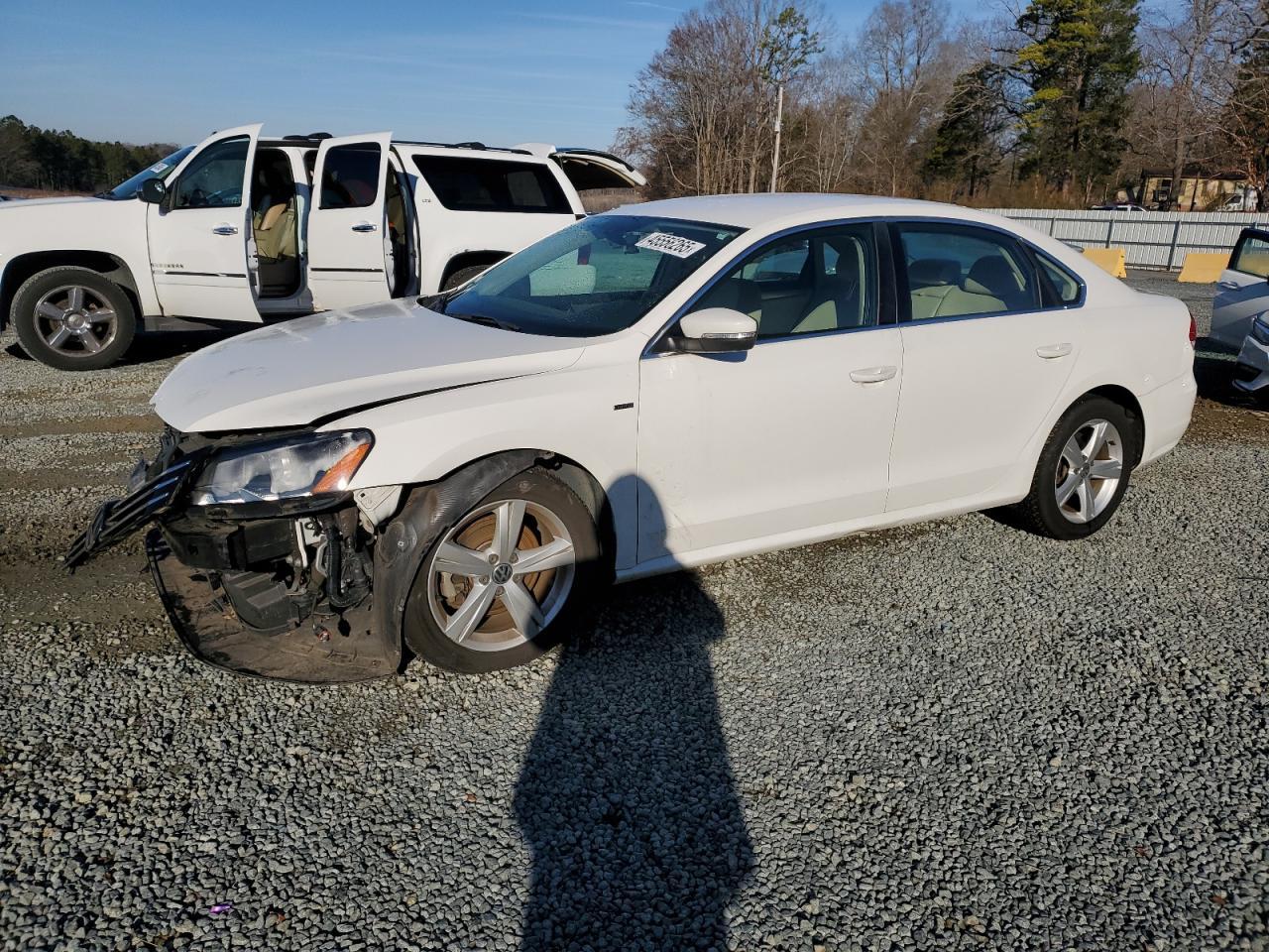 2015 VOLKSWAGEN PASSAT S