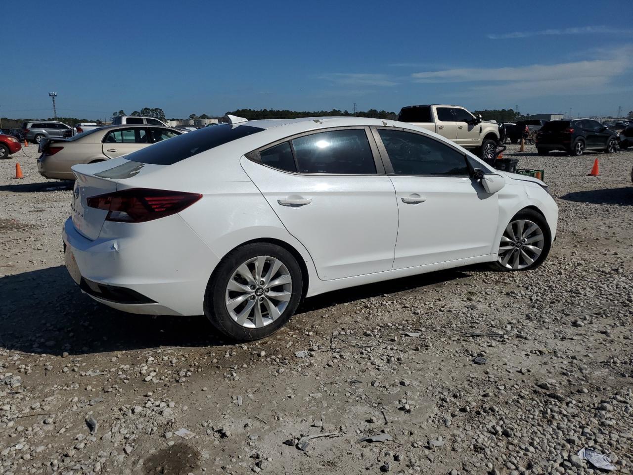 2019 HYUNDAI ELANTRA SE - Фото 3
