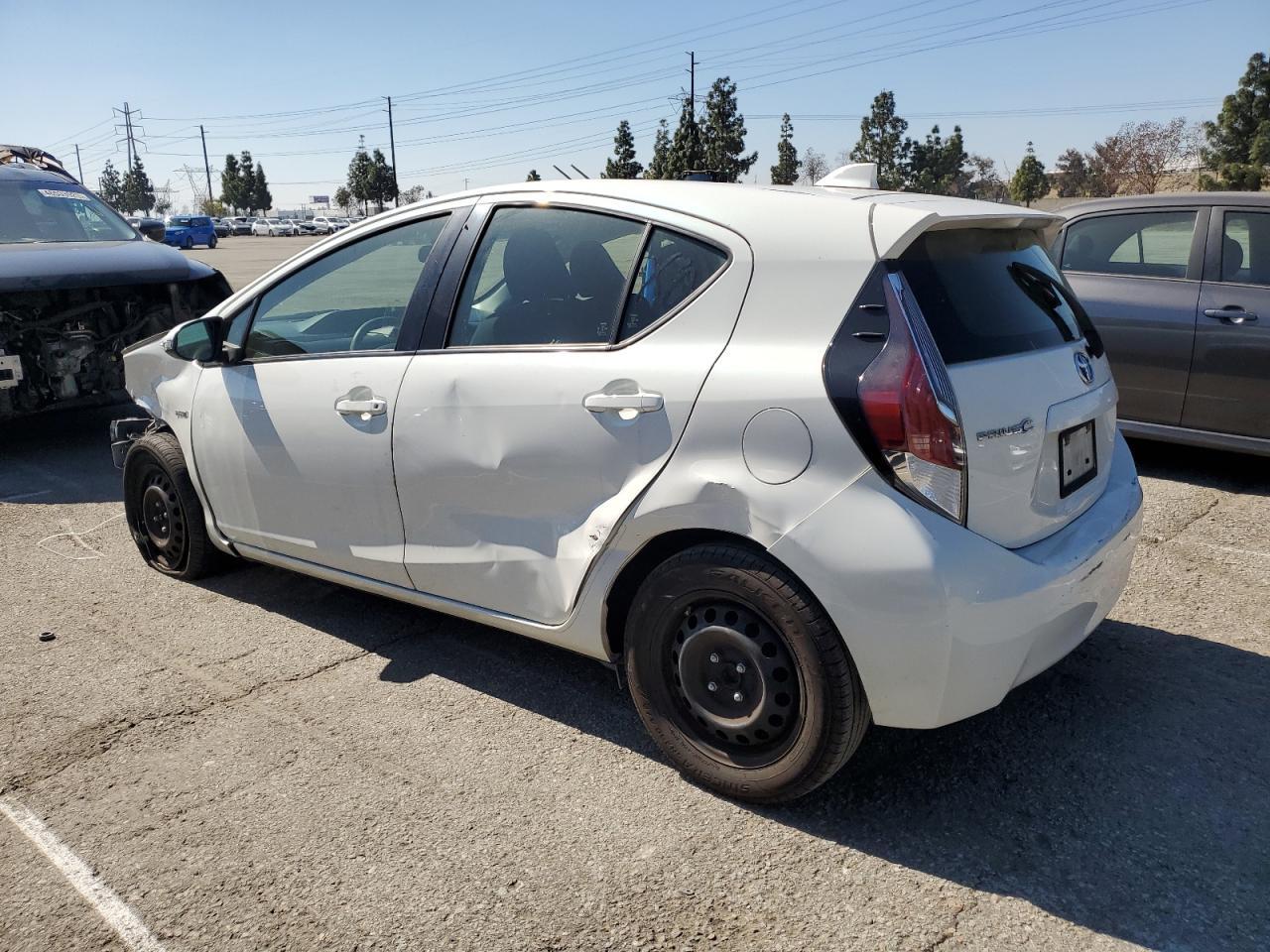 2015 TOYOTA PRIUS C - Image 2