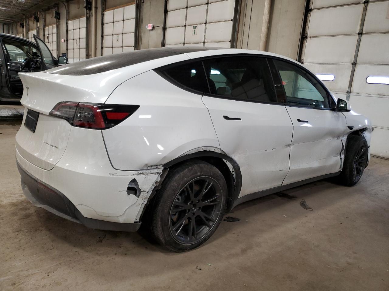 2024 TESLA MODEL Y - Image 3