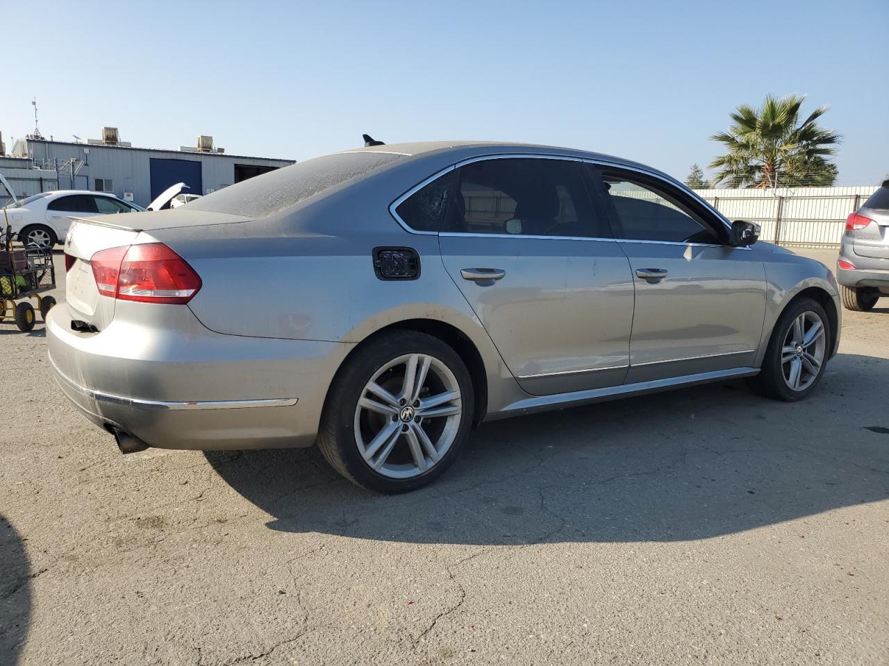 2014 VOLKSWAGEN PASSAT SEL - Фото 3