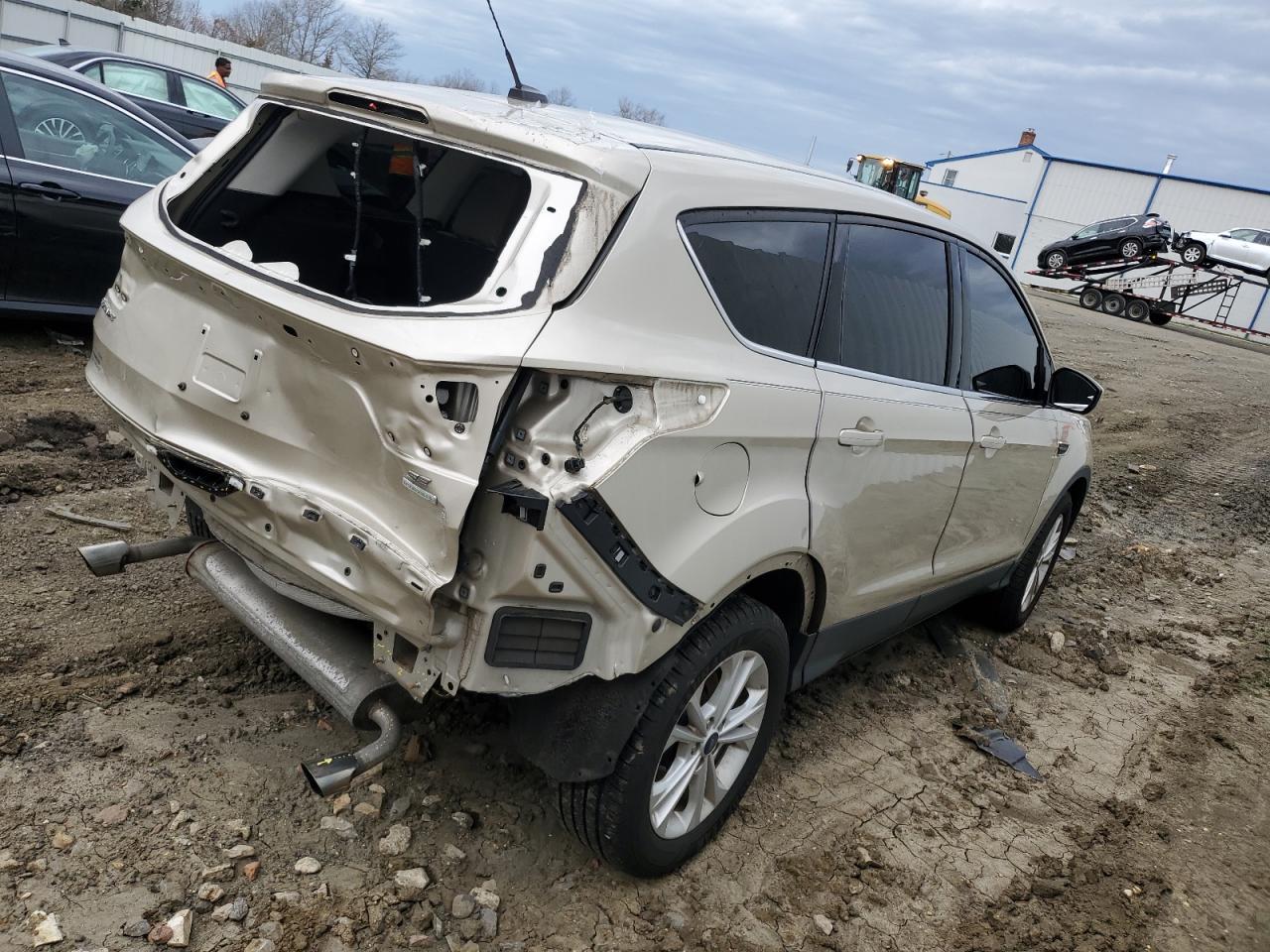 2017 FORD ESCAPE SE - Image 3