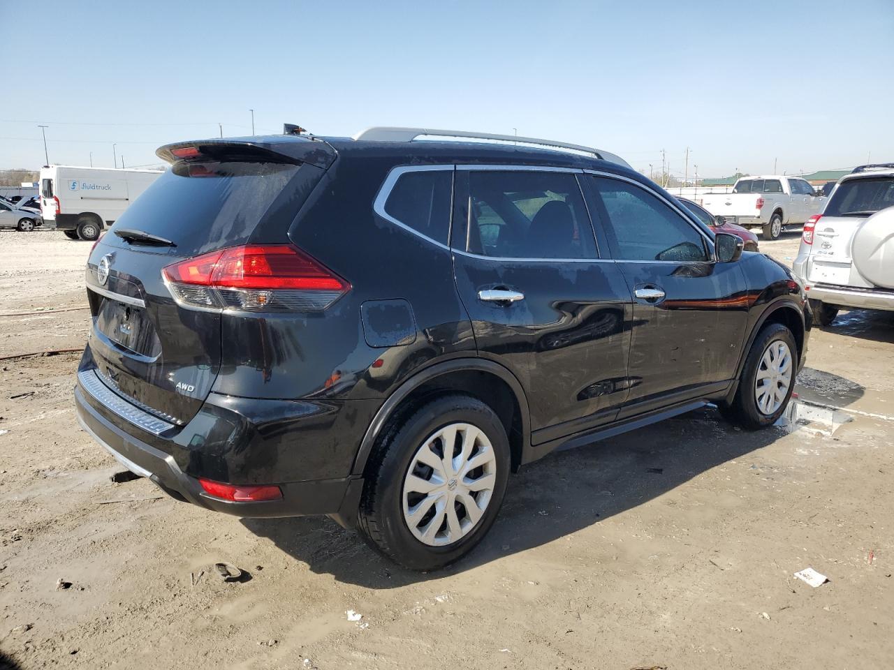 2017 NISSAN ROGUE SV - Фото 3