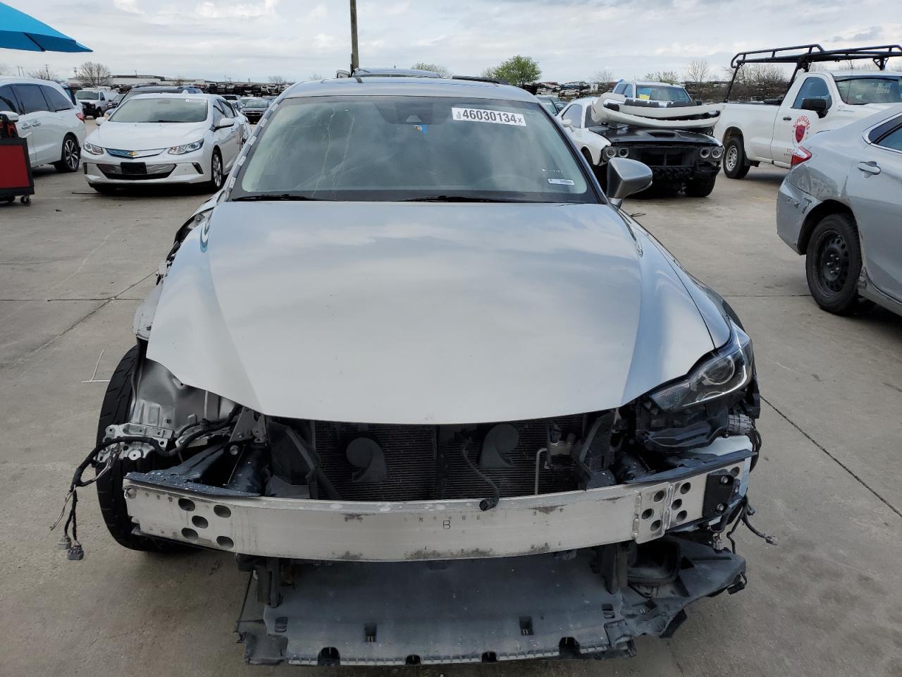 2017 LEXUS IS 200T - Фото 5