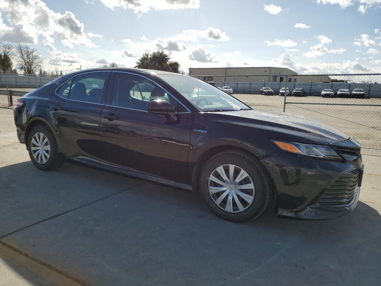 2019 TOYOTA CAMRY LE - Image 4