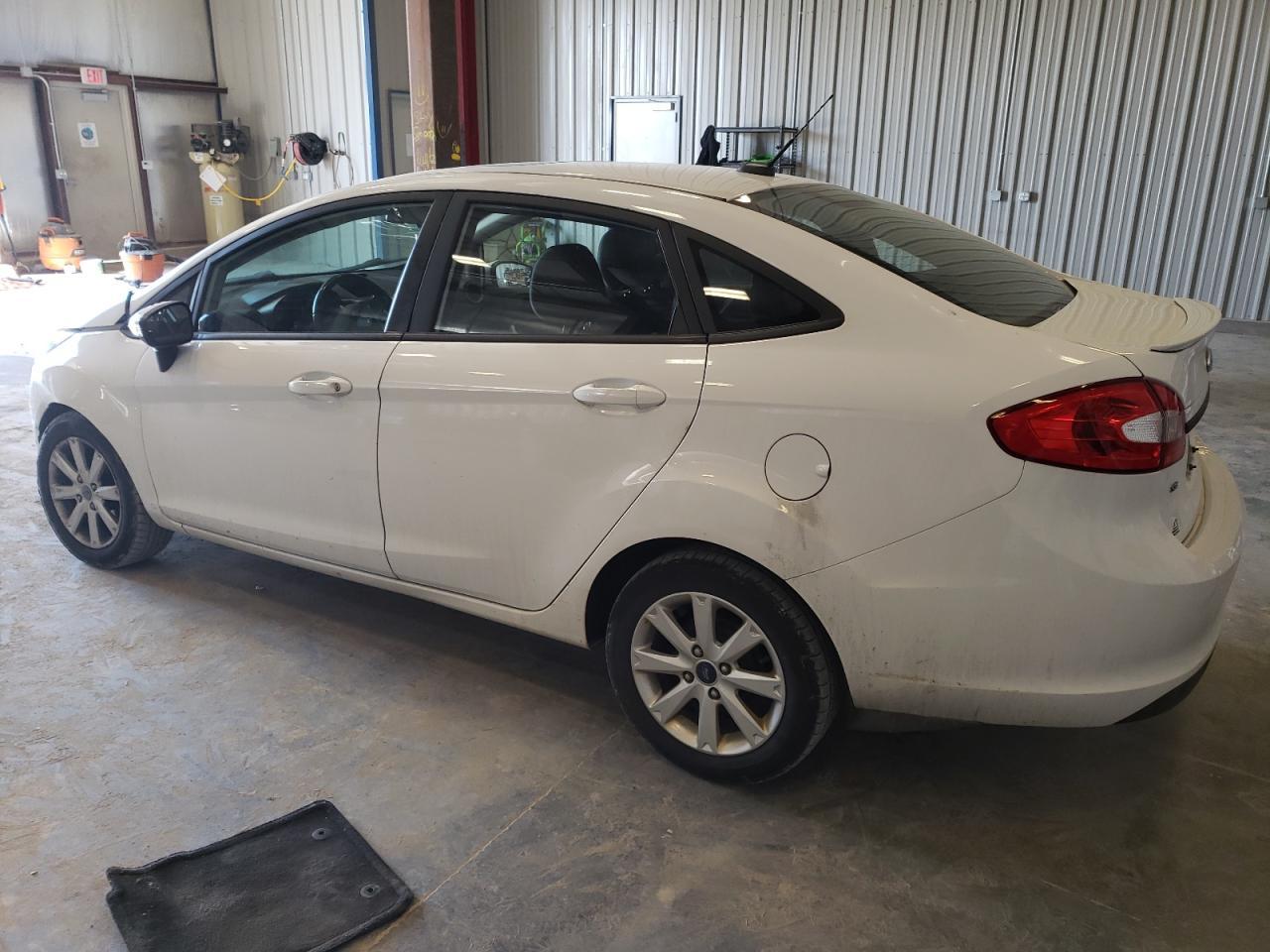 2013 FORD FIESTA SE - Фото 2