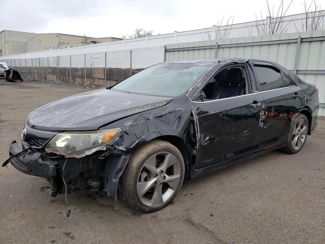 2013 TOYOTA CAMRY SE car image