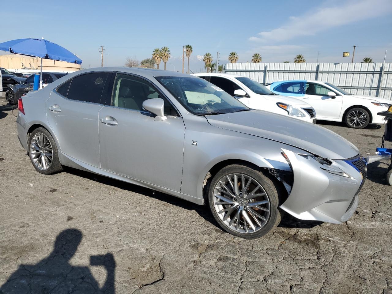 2017 LEXUS IS 200T - Image 4
