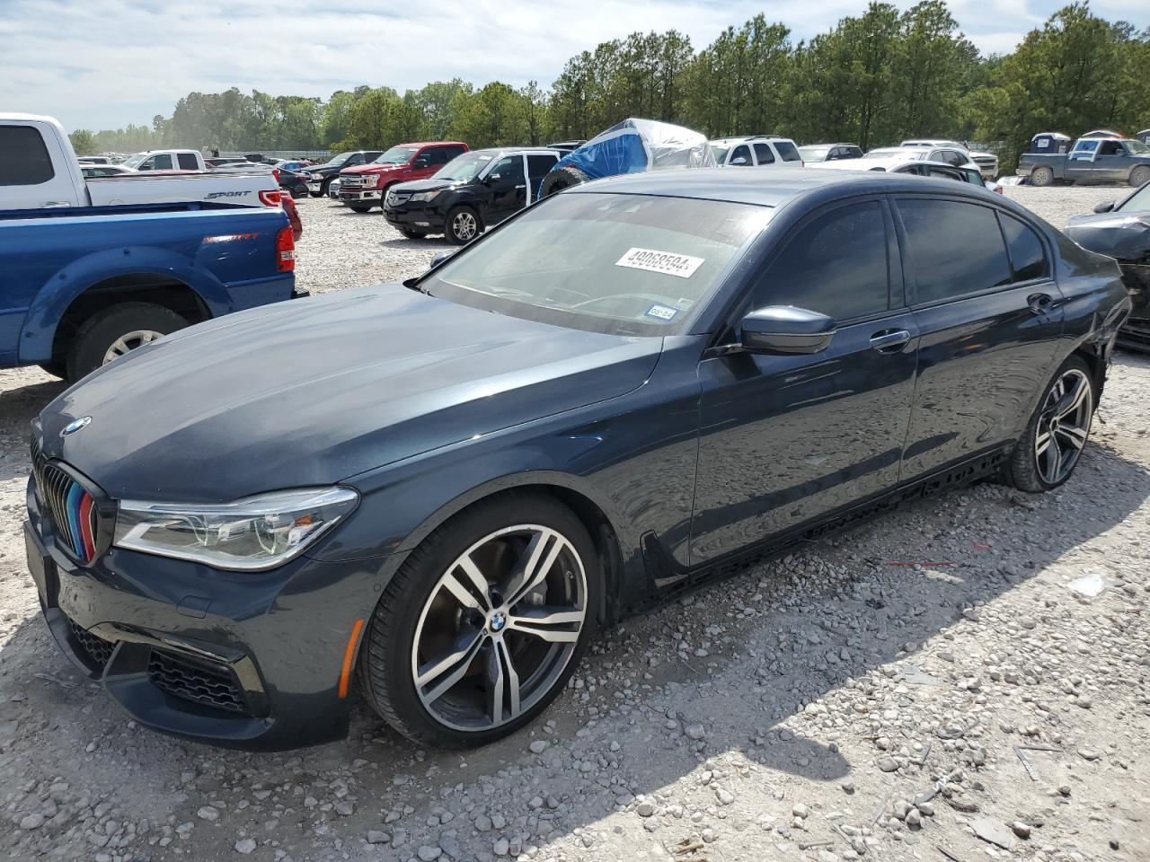 2016 BMW 750 XI car image