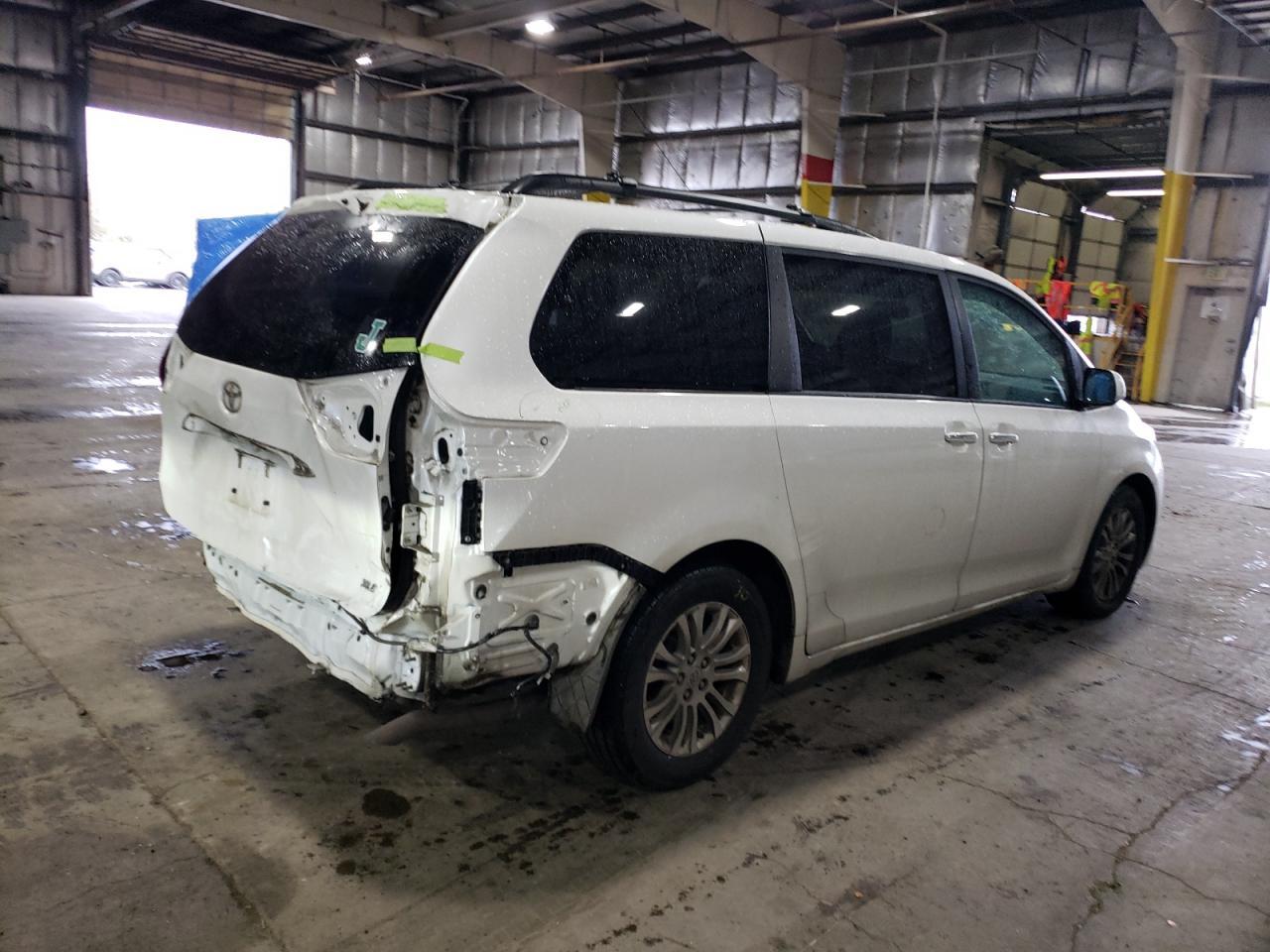 2015 TOYOTA SIENNA L F - Фото 3