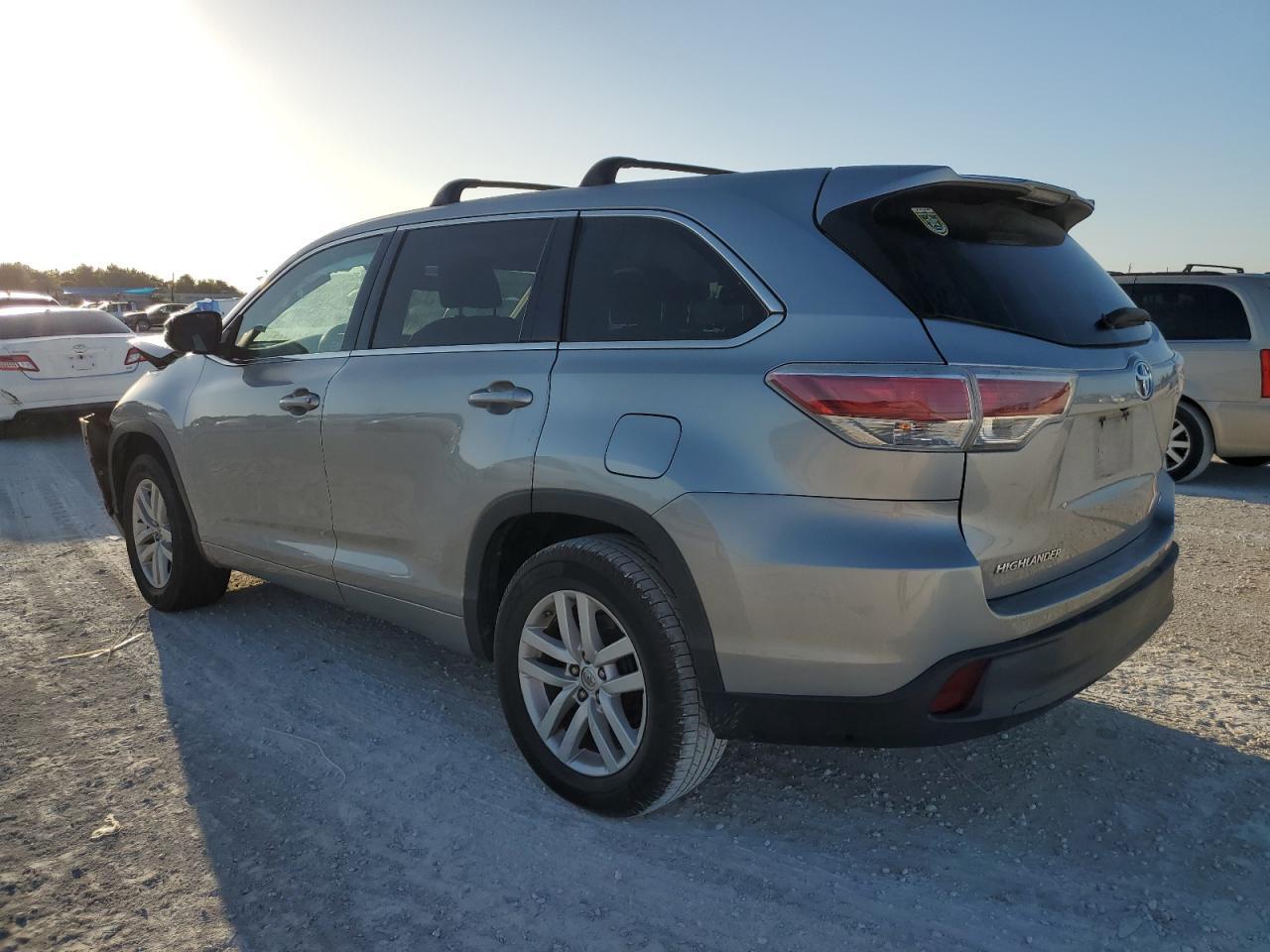 2015 TOYOTA HIGHLANDER - Image 2