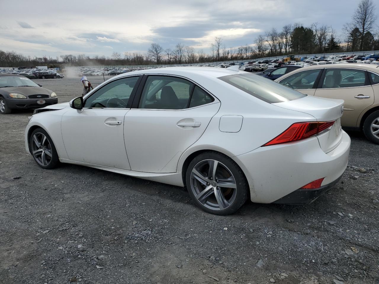 2018 LEXUS IS 300 - Фото 2