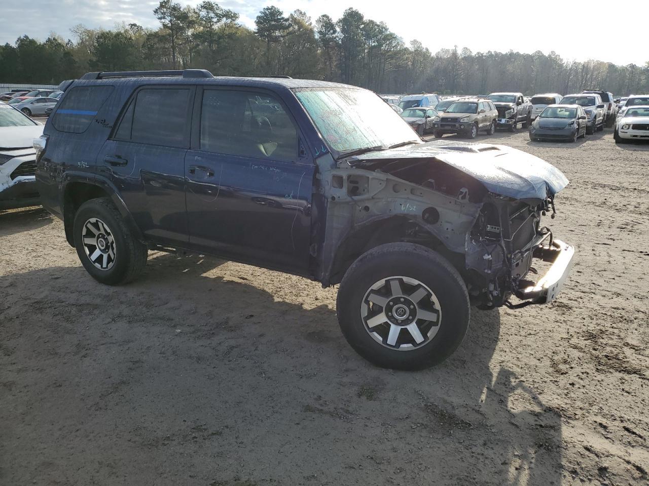 2022 TOYOTA 4RUNNER SR - Фото 4