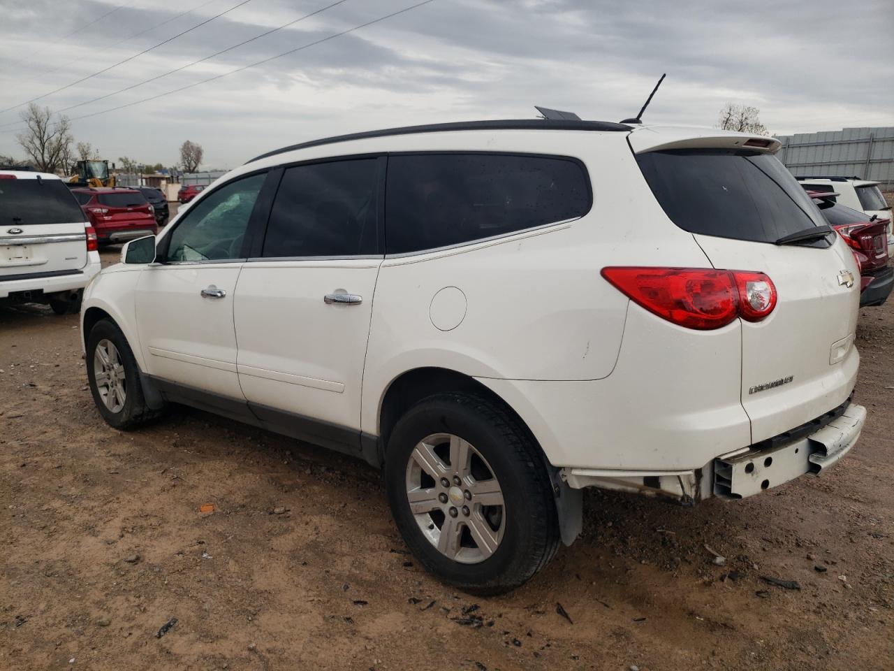 2011 CHEVROLET TRAVERSE L - Image 2