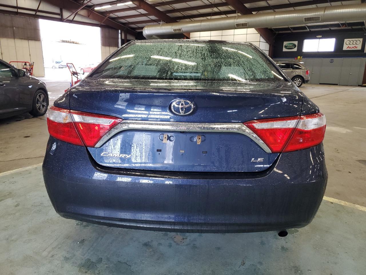 2017 TOYOTA CAMRY LE - Фото 6