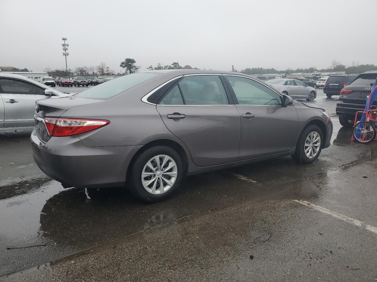 2017 TOYOTA CAMRY LE - Image 3